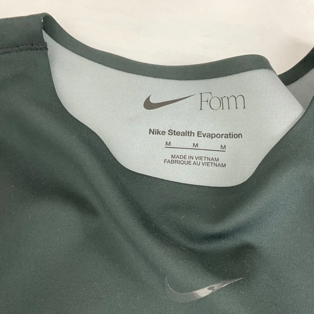 Nike Form Women's Short-Sleeve Top NWT - Picture 6 of 10
